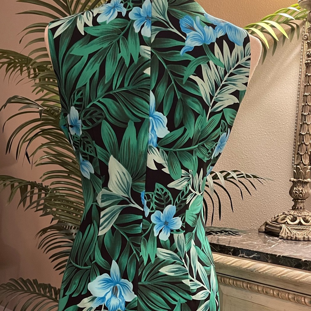 AB Studio - Beautiful, Sleeveless & Tropical Floral Dress - Picture 2 of 7
